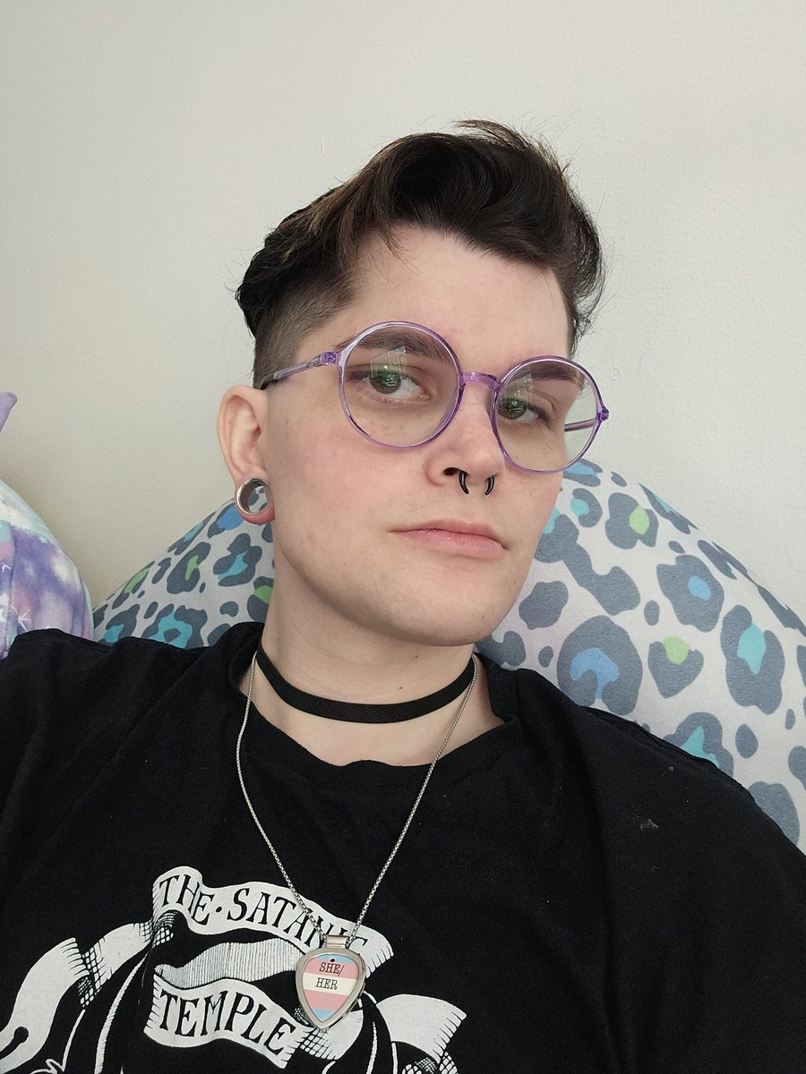 V4MP3R5's tweet image. My favorite thing is when I see those "owning the libs" posts in the wild and they really gotta dig to find an example of a trans woman that fits their narrative, almost like they WANT us to be ugly so bad ... Meanwhile event those of us that actually have a more masc expression…