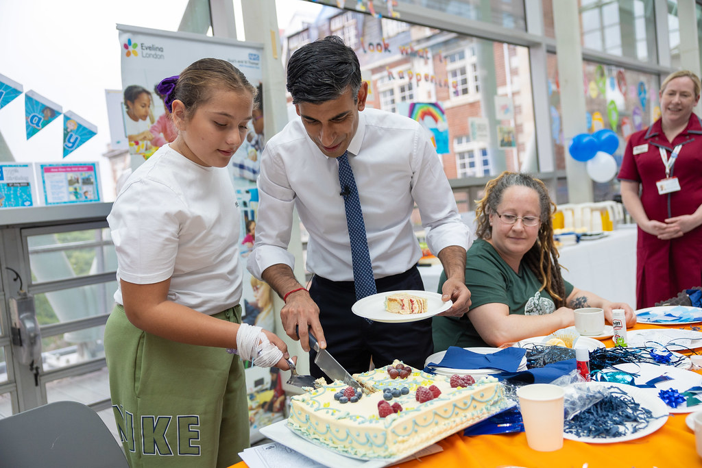 EvelinaLondon's tweet photo. Prime Minister @RishiSunak visited our children’s hospital yesterday for a special tea party celebrating #NHS75.

Watch a video about our children’s hospital and the outstanding care we provide to children, young people and their families: https://t.co/AB1eMi1cO0 https://t.co/KHtuYKqMRE