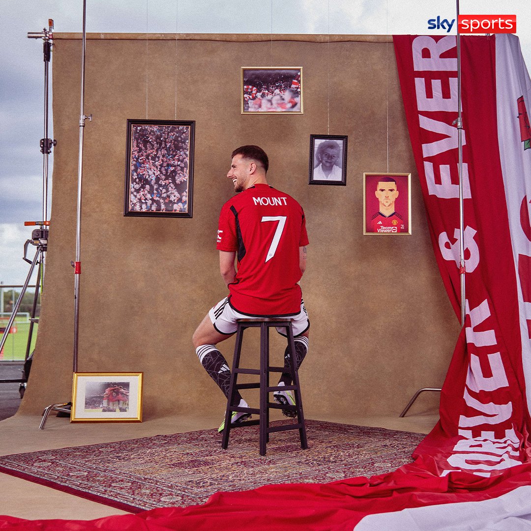 SkySportsPL's tweet photo. Manchester United's new No.7 🔴👕 https://t.co/3Q8A71nEDE