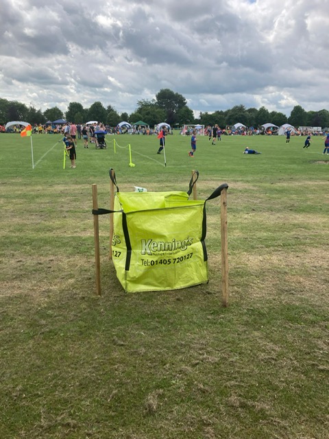 KenningsBuild's tweet photo. We support local sport where we can, here we provided some bulk bags to keep the area clean and tidy for Goole Town Tigers at a large football event

Did you spot our bags? 🧱 https://t.co/oYu4AvZ1Tf