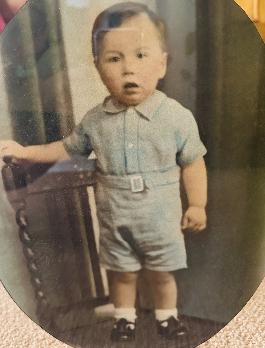 This is my uncle James - he died at 21 months in 1939 because my grandparents knew they had to pay for a Dr and waited till it was too late. Look at his beautiful face and a life lost because there was no #NHS 
He is why the #NHS is so important #NHS75