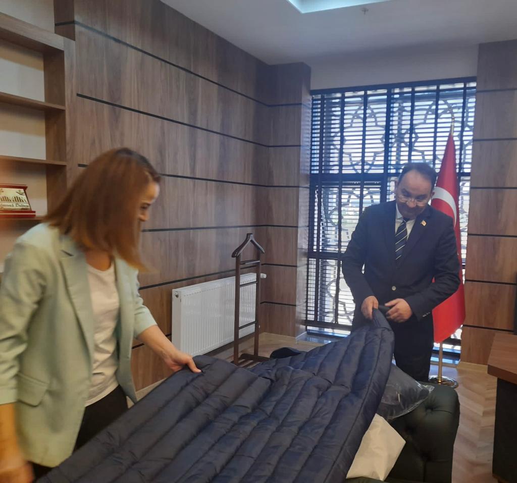 Kaymakamımız Sayın <a href="/CevdetErturkmen/">Cevdet Ertürkmen</a> ni okul yönetimi olarak ziyaret ettik. Okulumuzda yapılan çalışmalara sağladığı katkı için teşekkürlerimizi sunduk. <a href="/bafrakaymakam/">Bafra Kaymakamlığı</a> <a href="/samsunmem/">Samsun İl Milli Eğitim Müdürlüğü</a> <a href="/bafra_mem/">Bafra İlçe Millî Eğitim Müdürlüğü</a>