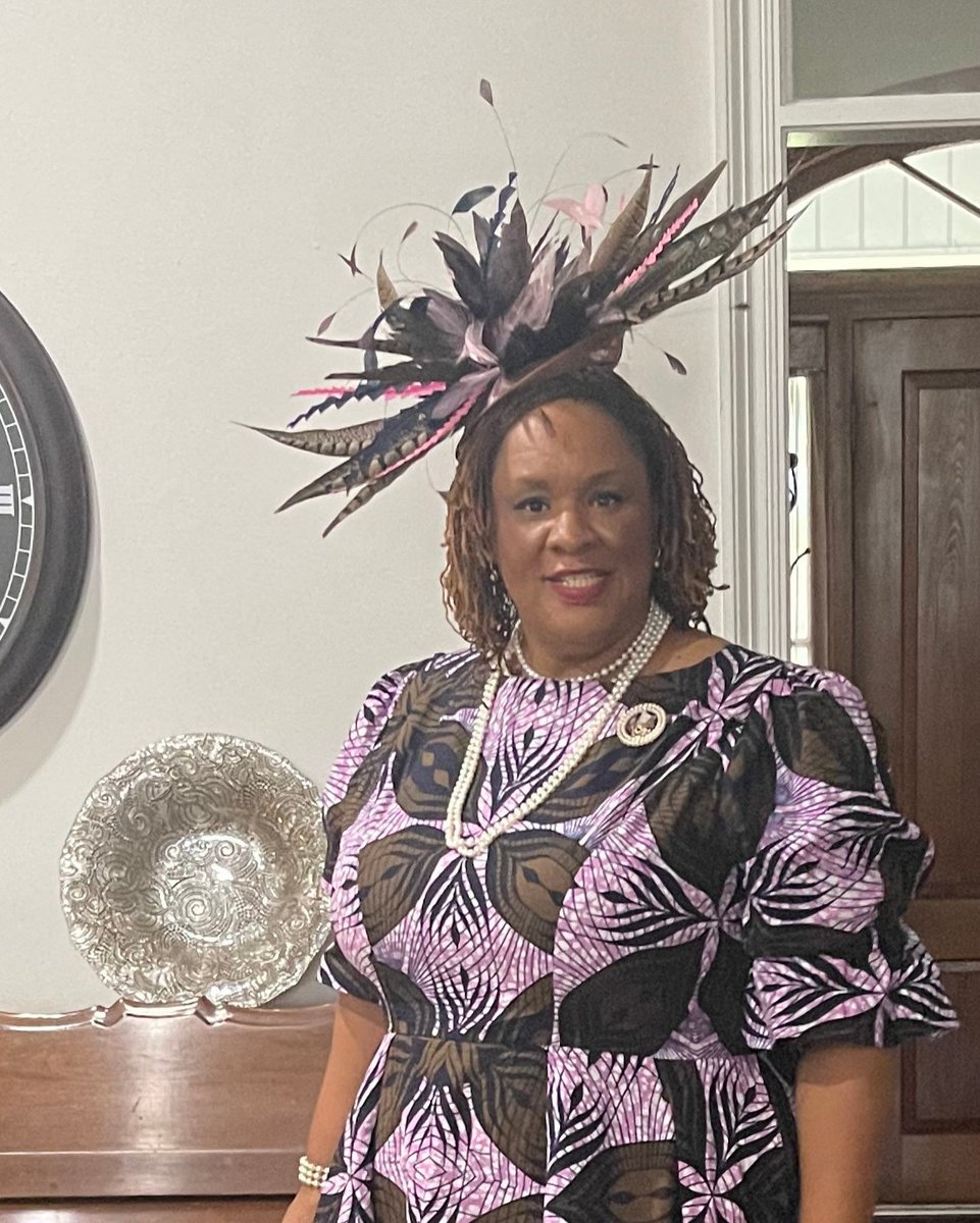 HatsByCressida's tweet photo. Beth looking beautiful at Kentucky Derby! #fascinator #hat #fascinatorhats #cocktailhat #fashion #kentuckyderby #derbyhat #weddinghat #racedayhat #gardenparty #motherofthebride #teaparty   #hatsforwomen #instastyle #fashionista #fashionattheraces #weddingguest #instapink https://t.co/mtbbhyvRMI