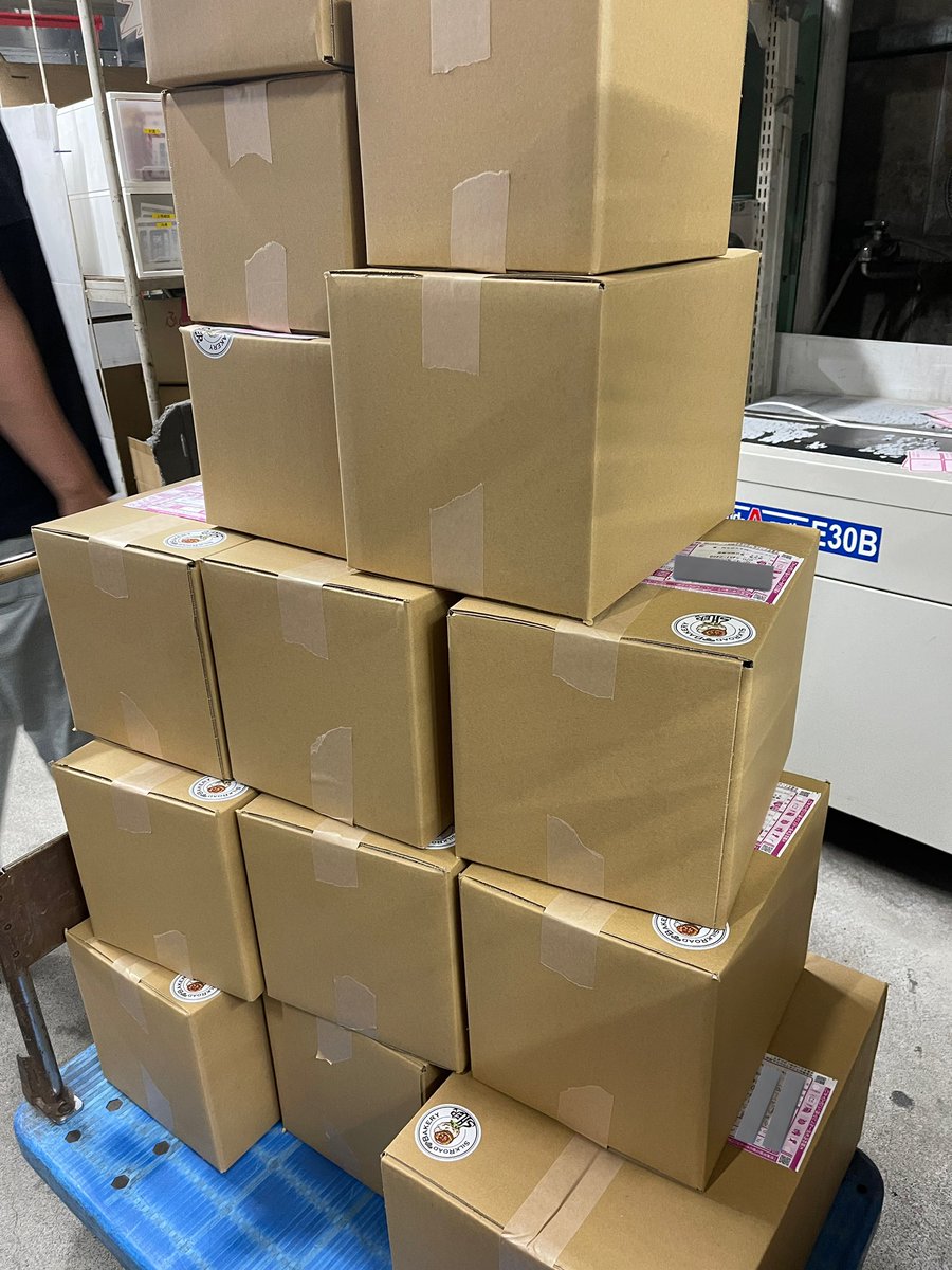 mayram_k's tweet photo. 発送初日です。発送させて頂いた方にはこれから発送完了メールお送りします。 https://t.co/KXJfvzTRln