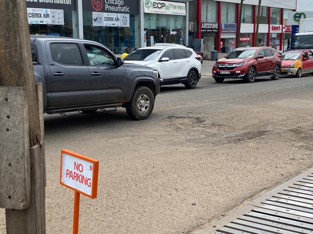 eyasante's tweet photo. Traffic chock points on the Spintex road. Potholes in front of the Spintex Police station which is affecting traffic at the Palace Mall roundabout @mrhgovg
@joy997fm @UrbanRoads. Should we maintain our roads or build new ones?🤔 #solutionminded https://t.co/Jpwph6A7Ag