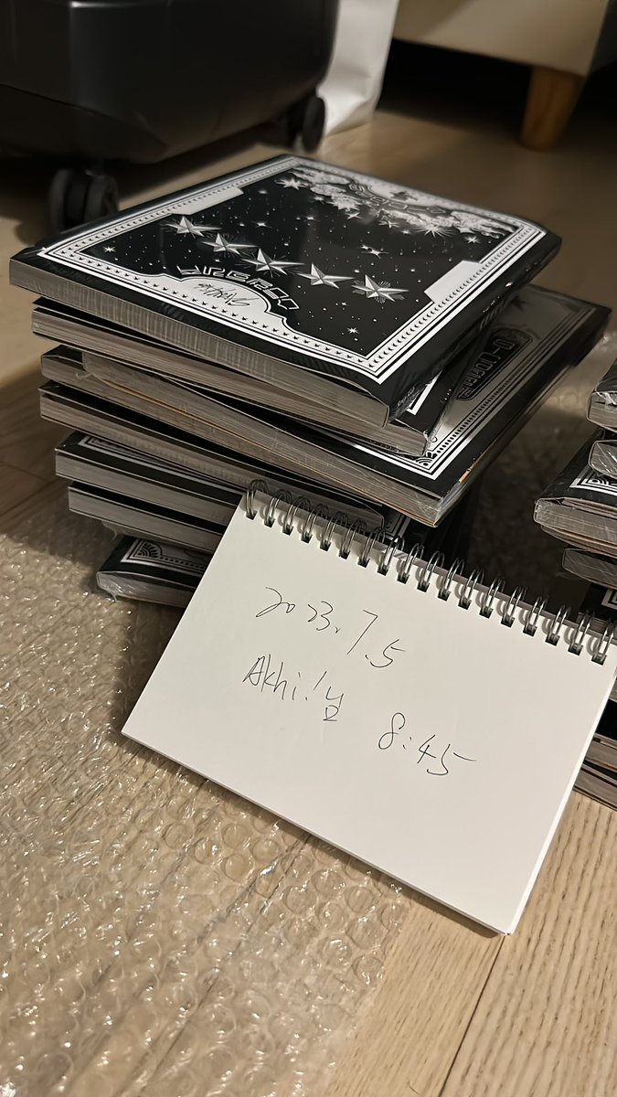 AstridKhianne's tweet photo. Astrid Khianne's UD | #AKupdates
Sealed SKZ 5-Star Standard Albums
— Secured 8 Sets
— 4 Sets currently shipping to kr address
— 4 Sets to be shipped tomorrow or on Friday
Thank you so much, stays~ https://t.co/rSu8KkCUJM