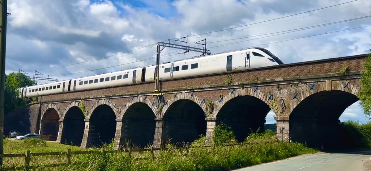 PlatformEdge1's tweet image. Quite like this photo 😁

Here is Hitachi 805001 passing over Penkridge Viaduct heading to Oxley depot #Class805