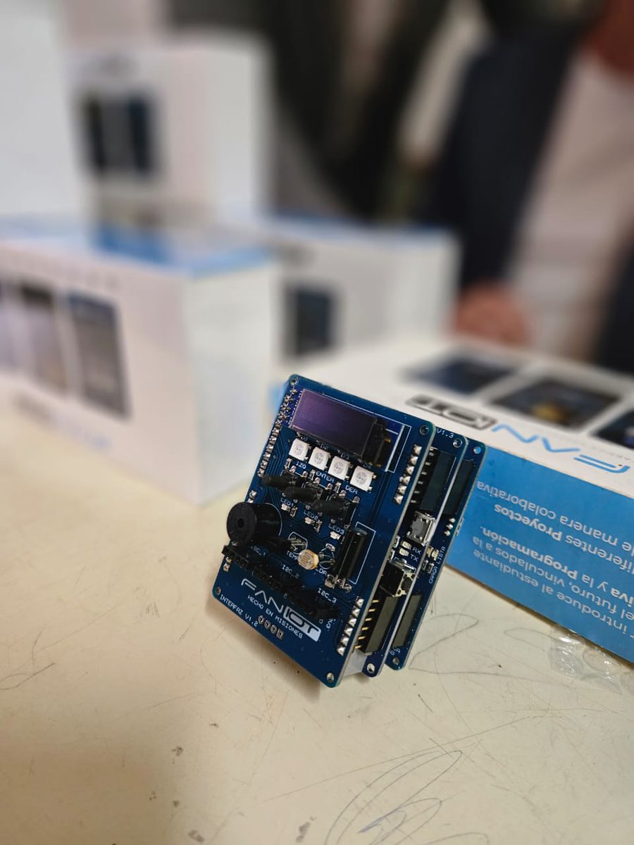 mrmartingonzalo's tweet photo. Junto a la Sec. Innovacion Publica @micasmalcolm y Min. de Educacion @miguel_sedoff @gilsonb10 Entregamos los Primeros Kits de Robotica Educativa en el EPET N.4 #IGUAZU.Hechos en #MISIONES, seran un total de 4.500 que se distribuiran en todo el pais.👏
👉https://t.co/eUk2VdNwGN https://t.co/M88Lkgqpa2
