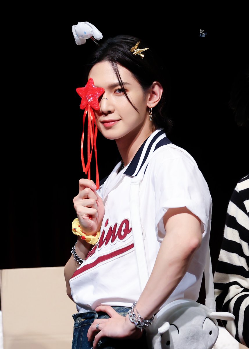 for_YS0615's tweet photo. 230630 메이크스타 

오... 마법소년 변신하나 (☆▽☆)

#여상 #에이티즈 #YEOSANG #ATEEZ #자유의_여상상 https://t.co/g0MKODu7WL