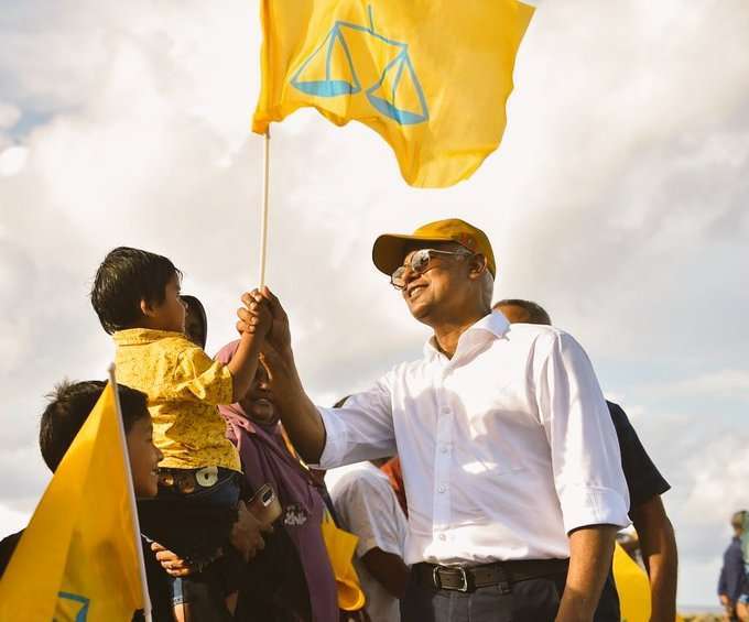 RiseMaldive's tweet photo. #Heyoverikan #goathinufaaverikan

Vaudhuthah ranun ranah!

Dhen ves MDP! https://t.co/f5Pni85Zt5