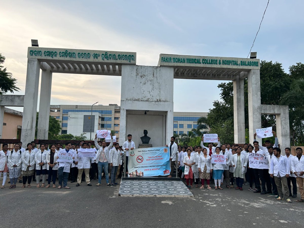 AIDSO_AIC's tweet photo. Say no to #NEXT

Resist NExT - save medical education

#nonextfor2019batch
#cancelnext
#savemedicaleducation
#AIDSO
@NMC_IND
@medicaldialogs @MoHFW_INDIA @PMOIndia https://t.co/oYhKf5RQU9