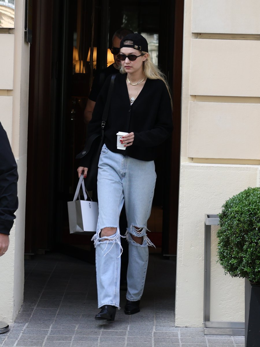 MyqueengigiIG's tweet photo. June 27, 2023: Gigi hadid leaving her hotel in Paris, France
📸: SplashNews
https://t.co/uh7C90KOAH https://t.co/DgH8pSHioX