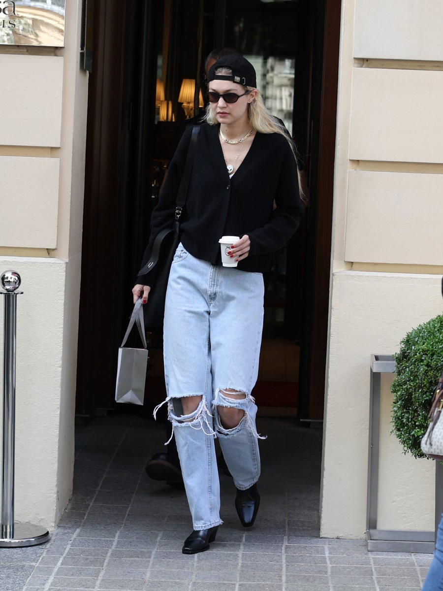 MyqueengigiIG's tweet photo. June 27, 2023: Gigi hadid leaving her hotel in Paris, France
📸: SplashNews
https://t.co/uh7C90KOAH https://t.co/DgH8pSHioX