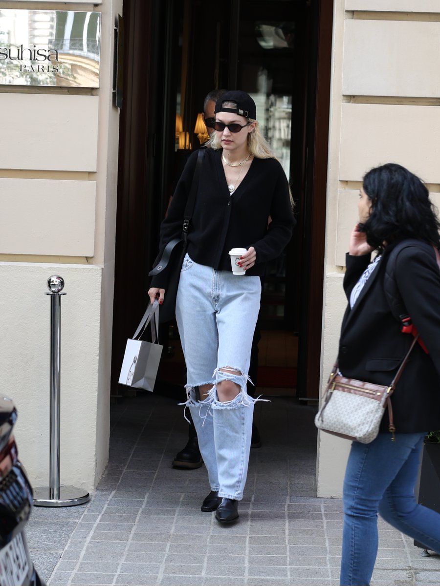 June 27, 2023: Gigi hadid leaving her hotel in Paris, France
📸: SplashNews
myqueengigi.sosugary.com/thumbnails.php…
