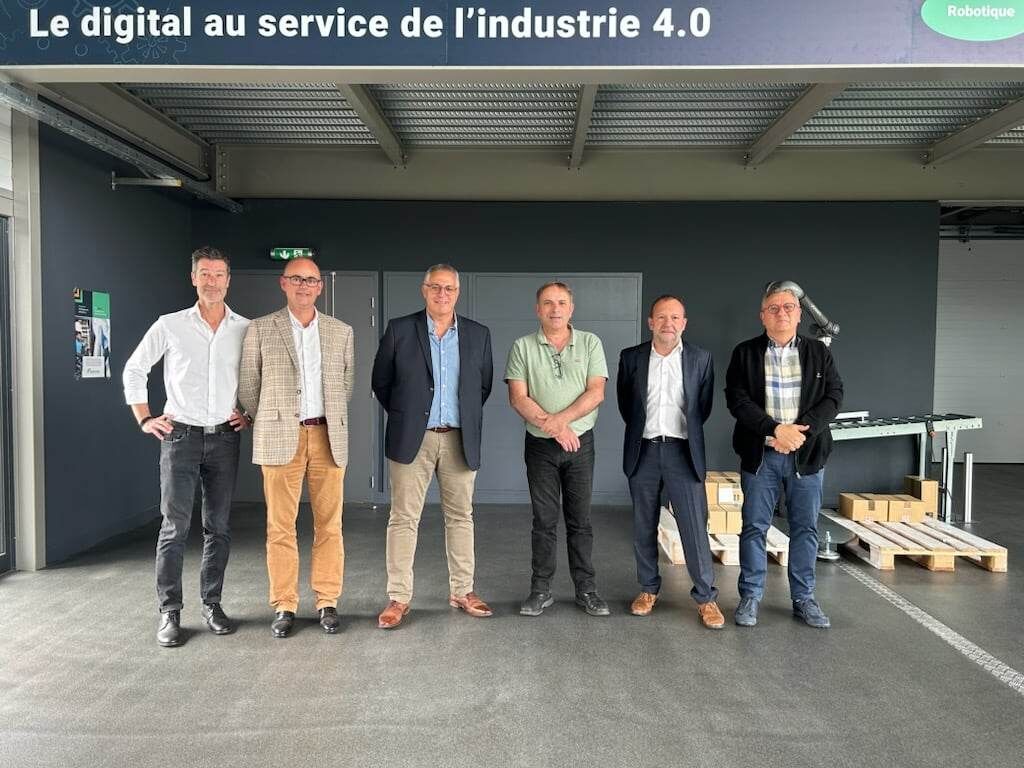 Equans_France's tweet photo. 📍 [Lab' #EquansDigital]

Hier à Montargis, JD Rousseau a présenté à la presse des solutions de #robotique permettant aux entreprises de relocaliser/booster leur activité en 🇫🇷. 

Pour #BLM, les résultats sont là : ↗️ de 25 % du CA en 2022 &amp; des effectifs passant de 20 à 38 👷. https://t.co/J5oKhjkwGo