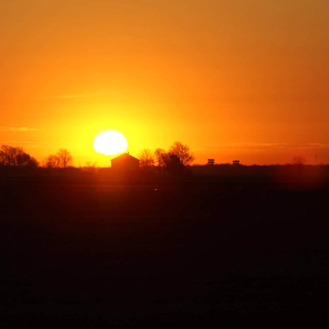 WKevinNelson's tweet photo. Good morning!☀️
#TodayisaGift #Wednesday #July #SummerinIllinois #Sunrise #PrairieState #EveryDaysaBlessing #ThankfulforToday https://t.co/pC2HGdNxPF