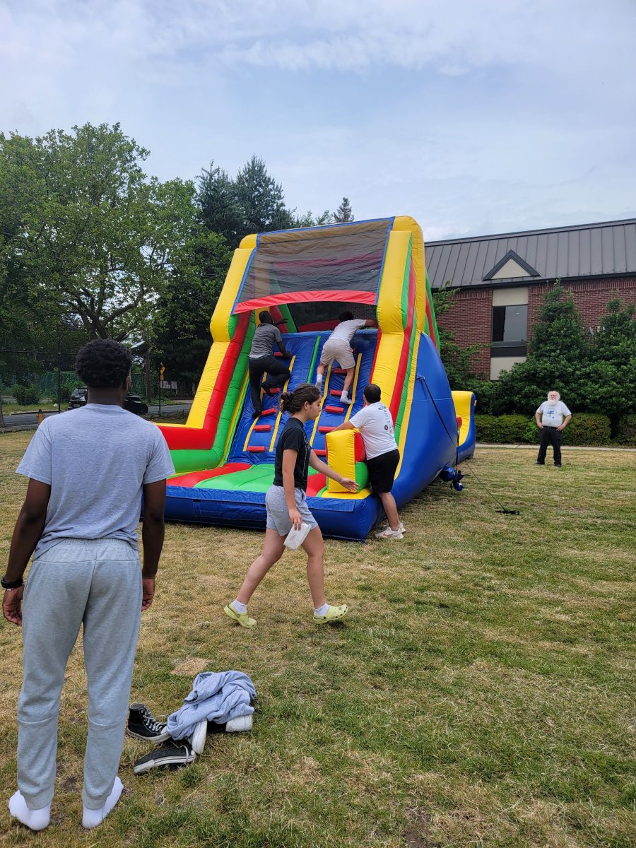 StBenedictsNJ's tweet photo. Throughout the retreat students had heartfelt discussions, exchanged ideas 💡 and explored #innovative ways to make a #positiveimpact within our community and beyond. Concluding with a joy filled carnival-like celebration, fostering a spirit of camaraderie 🍿 https://t.co/LDqhB23RKi