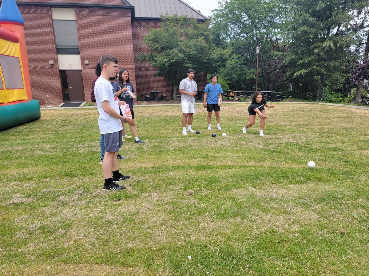 StBenedictsNJ's tweet photo. ❤️ Their commitment to growth, collaboration and #service will surely make for a successful year. Together, they will continue to #lead and uplift our #community spreading #positivity and #inclusivity every step of the way.

#TheHive #Newark #GrayBees #NJ #Education #YoungLeaders https://t.co/IujIBzchMi
