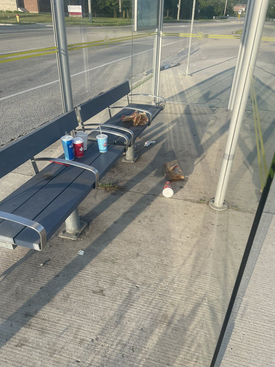 And still no garbage containers <a href="/RegionWaterloo/">Region of Waterloo</a> GRT stops. Do better folks!