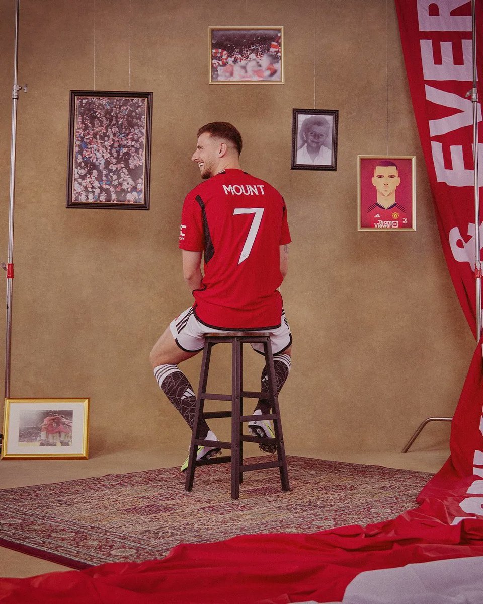 ActuFoot_'s tweet photo. Mason Mount portera le numéro 7️⃣ à Manchester United ! ❤️🤍

Un numéro célèbre et légendaire. 💫

📸 @ManUtd https://t.co/LCJwltHzke