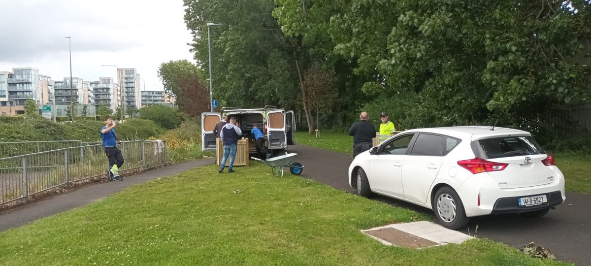 TallaghtComCo's tweet image. Welcome back to #AWSinCommunities - out in force again today volunteering to help #TallaghtTidyTowns 🫶🏻