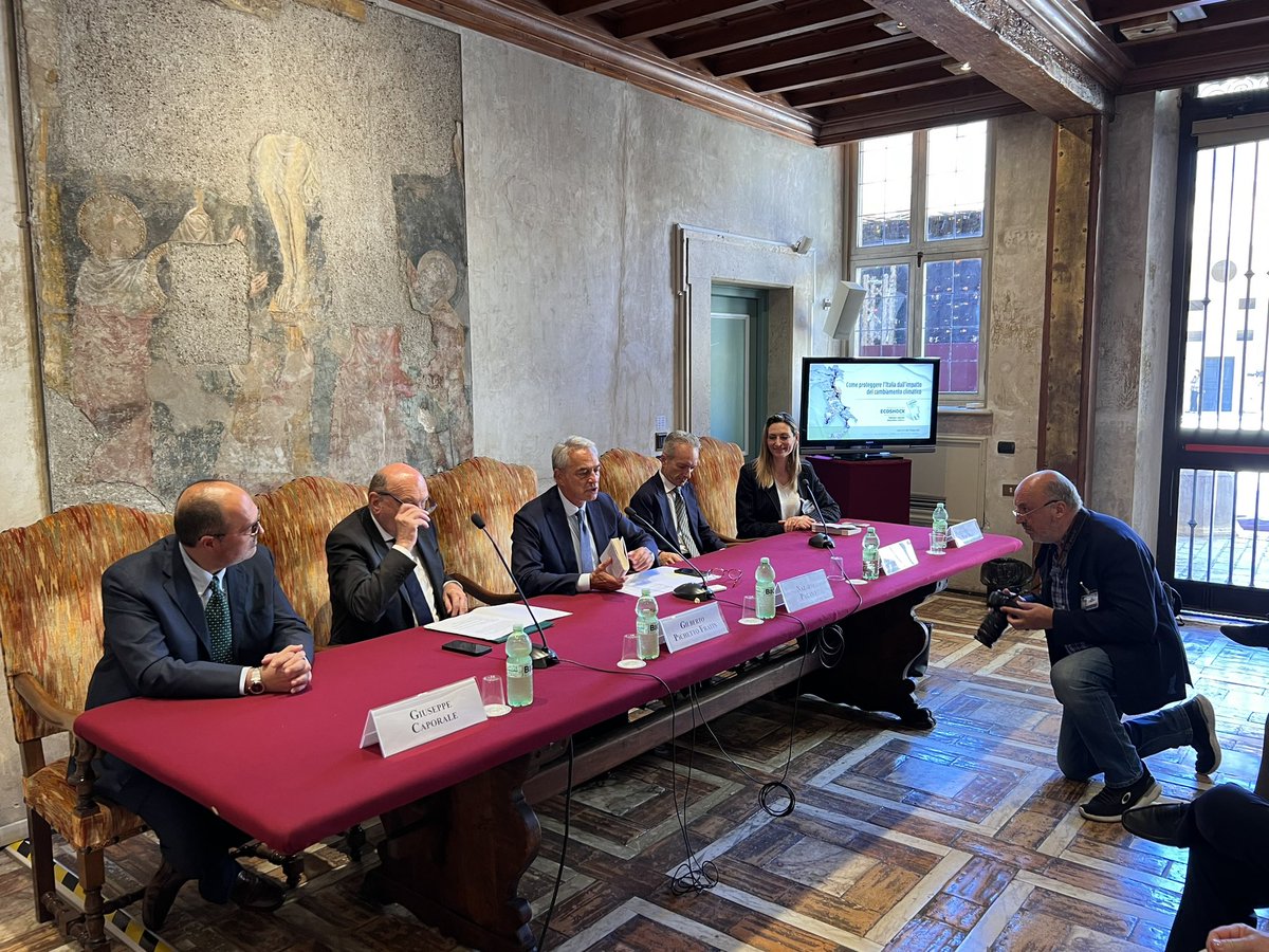 NazarioPagano's tweet photo. Oggi a Palazzo Valdina presentiamo il libro di @caporale_g #Ecoshock, cone cambiare il destino dell'Italia al centro della crisi climatica. Grazie al ministro @GPichetto e a Luigi Balestra per aver accettato l’invito https://t.co/Qhby5QDdlR