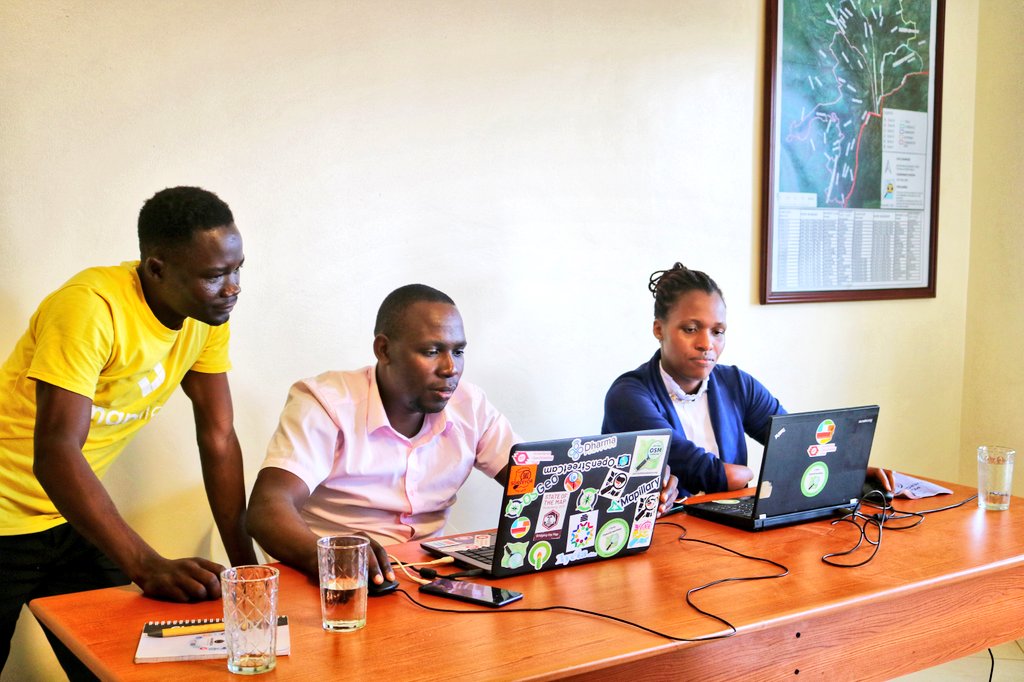 osmuganda's tweet image. No community should be left off the #map.
Many #roads in Uganda are not accurately mapped, hindering navigation and economic activity. As an #openmapping community, we are striving to make sure every road is mapped to guide transportation decisions,
1/2