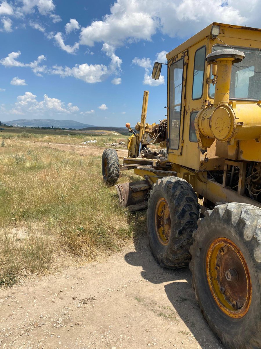 dogerbelediyesi's tweet photo. TARLA YOLLARI YAPIMI...
Kirembe yolu çift yönlü yapıldı /çaylek yolu/lapbeşan yolu/söğütlü dere ve bağlantı yolları yapıldı/gırvelinin çeşmenin üstündeki yol yapıldı/kum mevkisi tren yolunun alttaki ve üsteki yol yapıldı/hasanların kaya ve derinöz yolu yapıldı. https://t.co/tURWlBOt98
