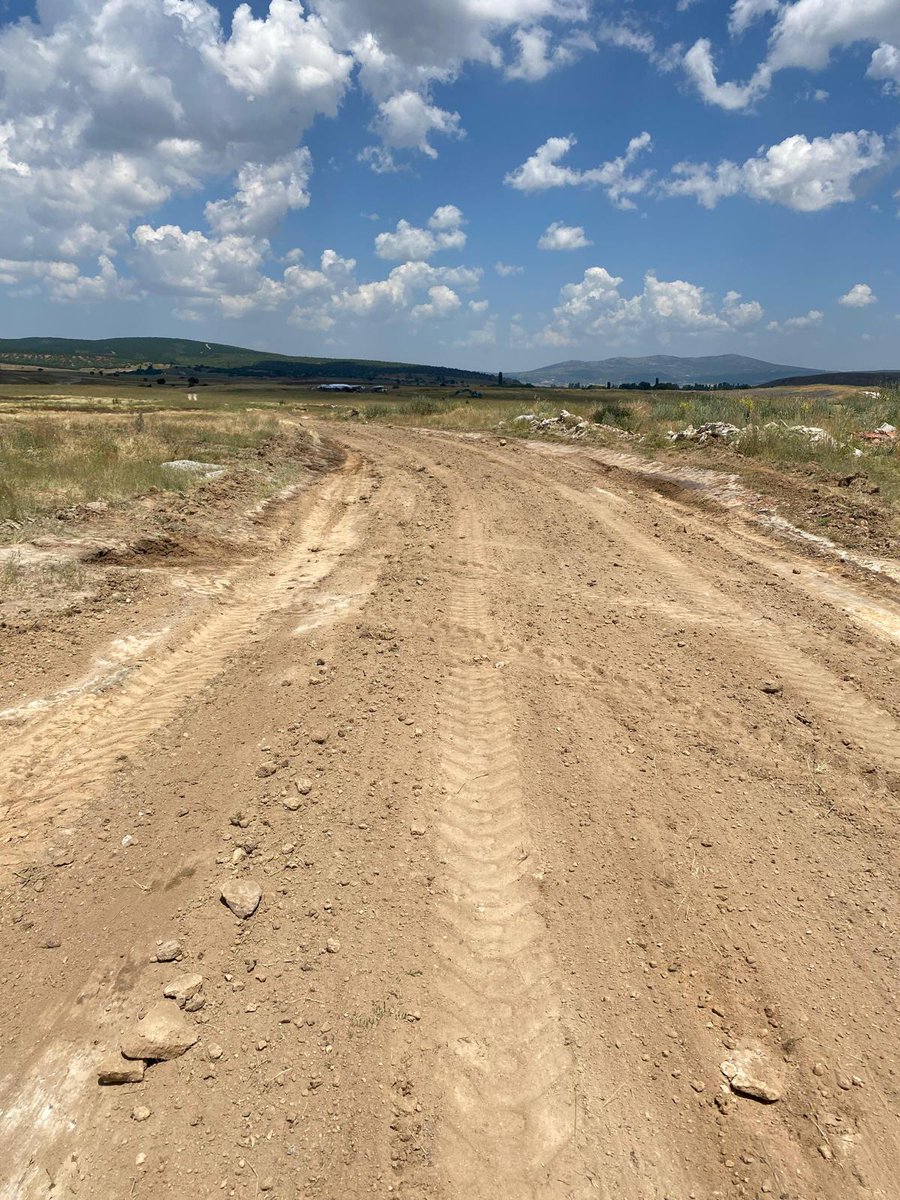 dogerbelediyesi's tweet photo. TARLA YOLLARI YAPIMI...
Kirembe yolu çift yönlü yapıldı /çaylek yolu/lapbeşan yolu/söğütlü dere ve bağlantı yolları yapıldı/gırvelinin çeşmenin üstündeki yol yapıldı/kum mevkisi tren yolunun alttaki ve üsteki yol yapıldı/hasanların kaya ve derinöz yolu yapıldı. https://t.co/tURWlBOt98