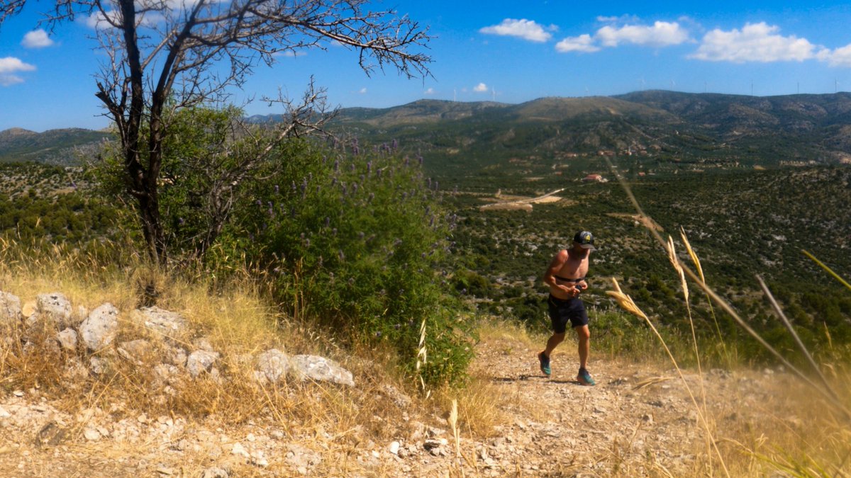 michal_kudrna's tweet photo. Volně a na lačno.
#trenink #running #roadfromhell
Je pár km, ale ty kopce, to samo, fakt, jsem v tom nevinně. Volně je přeci od slova #behejkopce, ne? 
Nicméně výhledy za tu zvýšenou tepovku stály😊😍 https://t.co/6Ho2QFxXfg