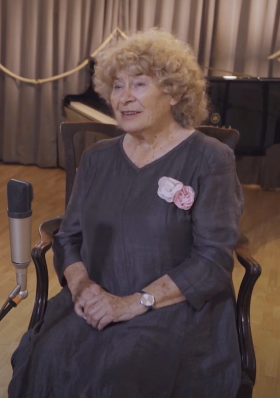 Cheers to Brit folk legend Shirley Collins on her birthday! Here's Shirley singing "Sweet Greens and Blues" youtu.be/ITk11-7Yeng