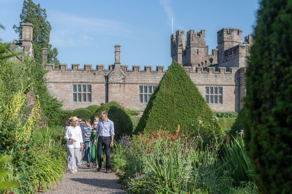 LA23NET's tweet image. An epic summer garden party ✅
Speed networking ✅
Meeting the media ✅
Quizzing Cumbria’s top chief execs ✅
Celebrating new businesses ✅
...Want to do it all again in September? YES PLEASE.
Subscribe to our newsletter for the latest event updates 😊 #Cumbria #LA23NET