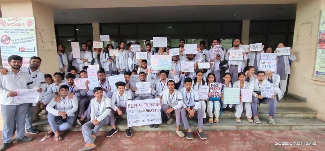 AIDSO_AIC's tweet photo. Say no to #NEXT

Resist NExT - save medical education
Students of AGMC, TRIPURA protesting 

#nonextfor2019batch
#cancelnext
#savemedicaleducation
#AIDSO

@AIDSO_AIC @NMC_IND
@DrMridulSarkar @medicaldialogs @MoHFW_INDIA @PMOIndia https://t.co/mk8rvPQzSG