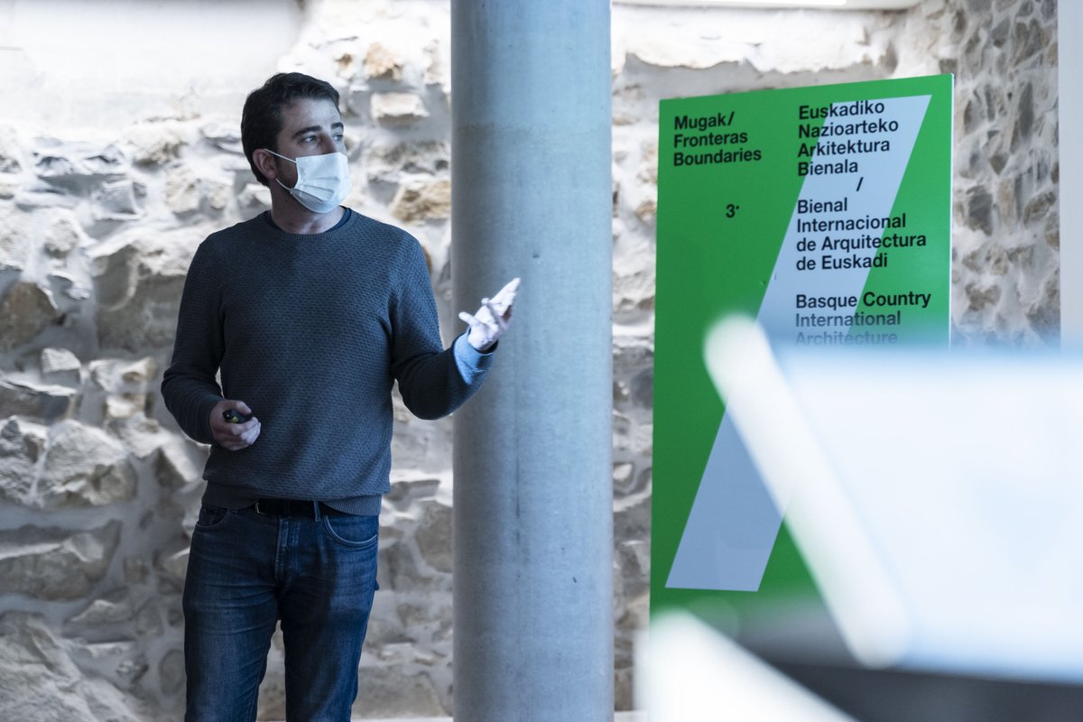 MUGAKbienal's tweet photo. 🟢 Solo quedan 5 días para cerrar la convocatoria #OffMugak y formar parte del programa de #Mugak2023 🔗https://t.co/VBAmBRqmmX
📸 Exposición y conferencia 'Paseos y Alamedas de la Ilustración en el Pais Vasco' en #Mugak2021, comisariada por Andrés Caballero y Aritz Díez Oronoz. https://t.co/kV5UcXsisa