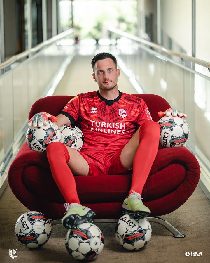 CroatiaFooty's tweet photo. Lovre Rogić signs for FK Sarajevo!
Great to see him remain in the Balkans and as I have a soft spot for Sarajevo, I will definitely watch some matches.
#Sarajevo #Rogic https://t.co/UU2GQ2u1Bo
