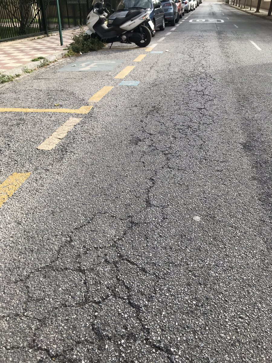 rosaleda_grx's tweet photo. @aytogr @marifrangr hace un año se postpuso el asfaltado de la calle Albondón y, como se puede observar, esta ya no puede esperar más… rogamos se realice durante el verano cuando hay menos tráfico por el instituto H.Lanz y el estadio de la Juventud. Gracias https://t.co/7aQ8g06N8d