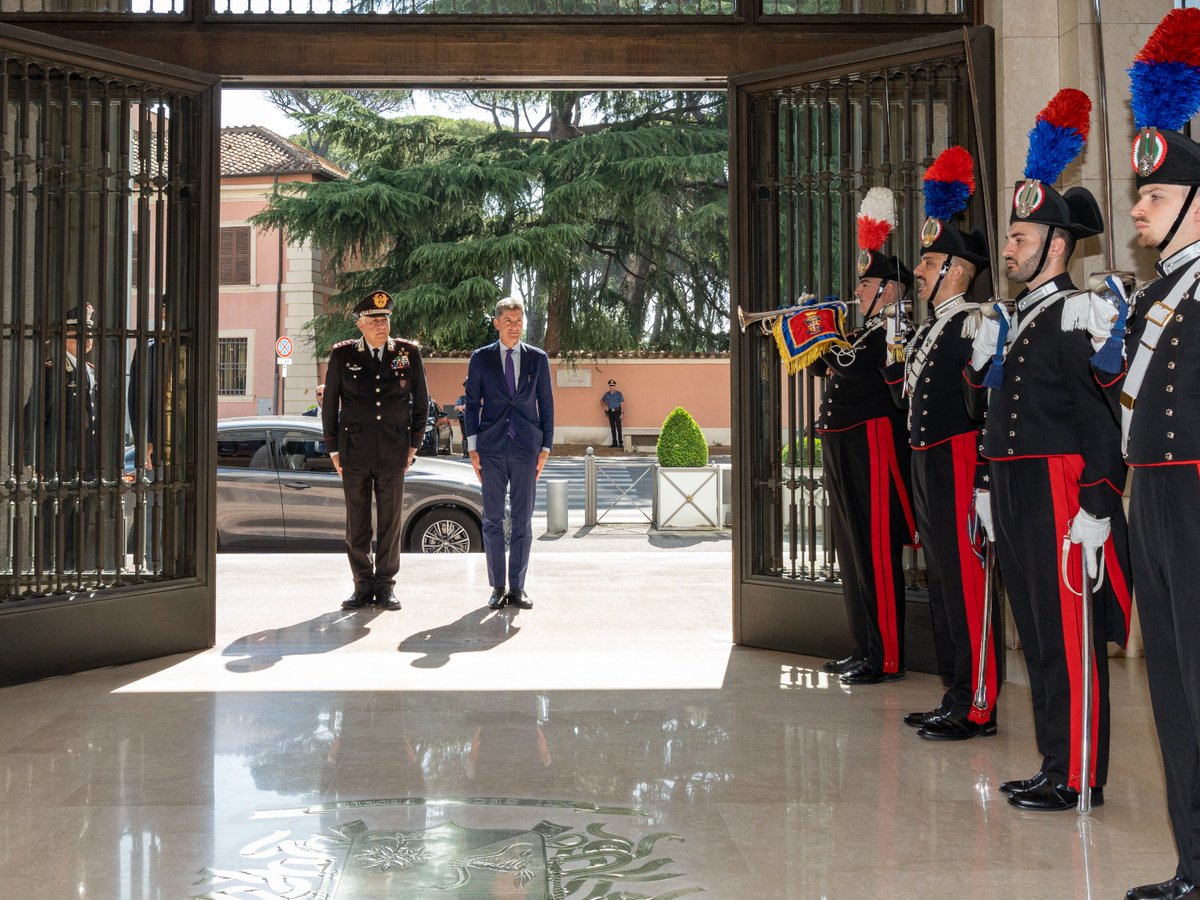 Visita al Comando Generale dell’Arma dei #Carabinieri per il #CapodellaPolizia Vittorio Pisani, accolto dal Comandante Generale Teo Luzi