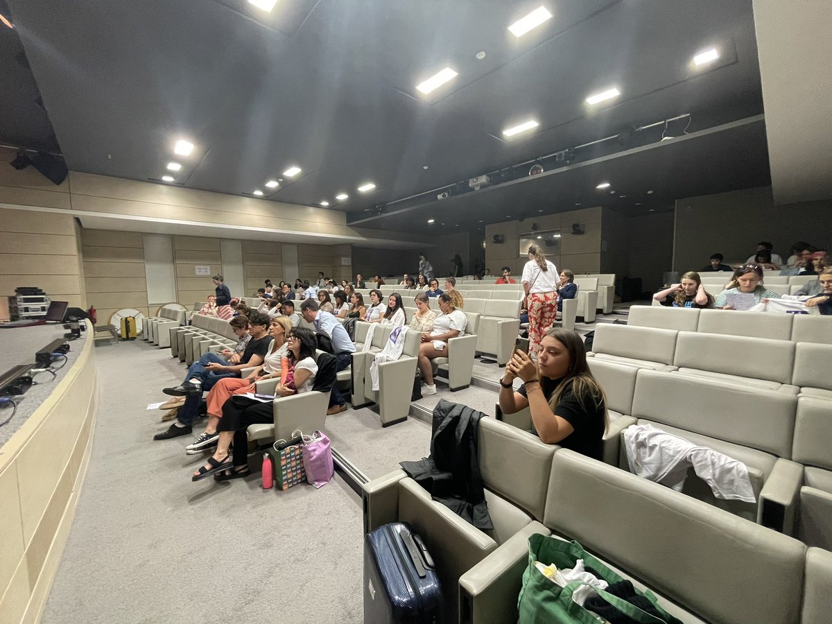 Céline Louapre tweet media