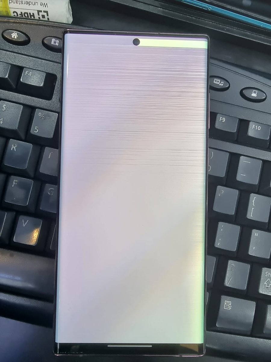 harikumarhbk's tweet photo. I'm using Samsung S22 Ultra,After the June update device's screen started Flickering &amp; getting lines. It's been 8 days I'm not getting any solution through @SamsungIndia Customer team.I have mailed them, DM'd through WhatsApp &amp; Twitter,still Haven't recieved any callbacks/Mails. https://t.co/3T6Ur39HRD