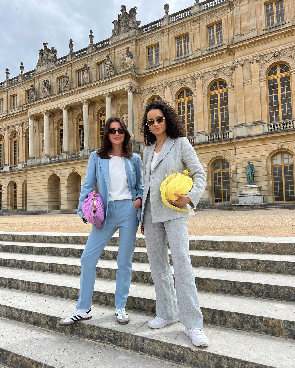 weekendmaxmara's tweet photo. #AlexandraPereira and #SaiDeSilva wear the #PasticcinoBag Hommage à la France special edition: the artful pouch bag which tributes country's storied centuries-old heritage in the art of lace and beautiful ceramics. #WeekendMaxMara #PasticcinoBagWorldTour https://t.co/uaU5aVIxuc