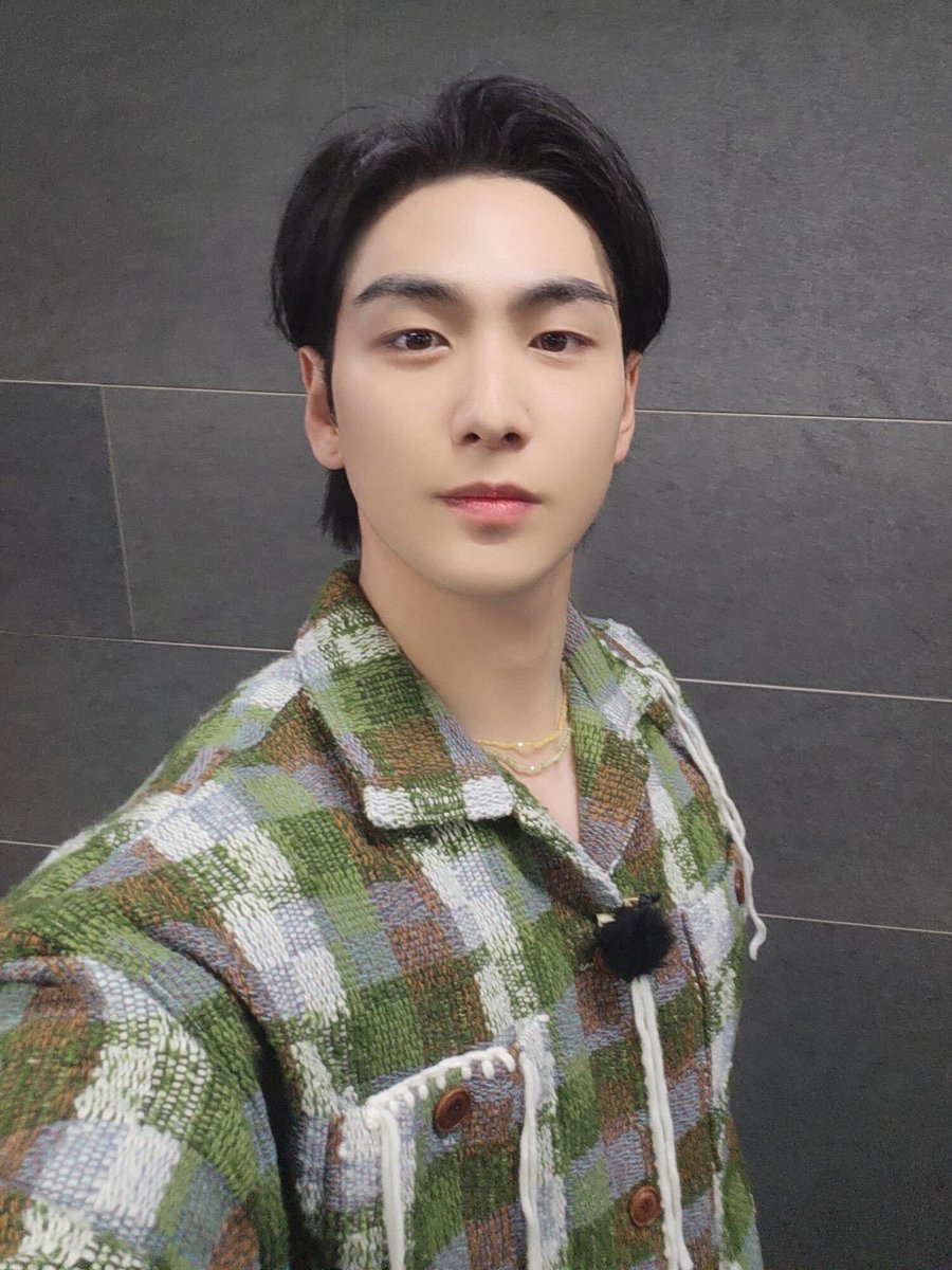 this_is_baekho_'s tweet photo. [#B_hind]
요 메이드 후기셀카제품은 제가 정말 힘들게 공장에서 업어온 아이에요 💕 소량만 제작해서 빠르게 데려가셔야 할 것 같아요🙏 아더셀카도 준비 중‼️ 🤫 

#백호 #강동호 #BAEKHO #KANGDONGHO
#아이돌트럭 https://t.co/EA8vgI3mWN