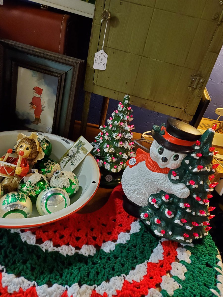 Did someone say, "vintage ceramic Christmas trees"? 😉 Booth #1 <a href="/FarmAntiques/">FarmAntiques</a>! 🎄

#christmasinjuly #ceramictrees #vintageshop #whyc #fargofinds #seeyouatthefarm