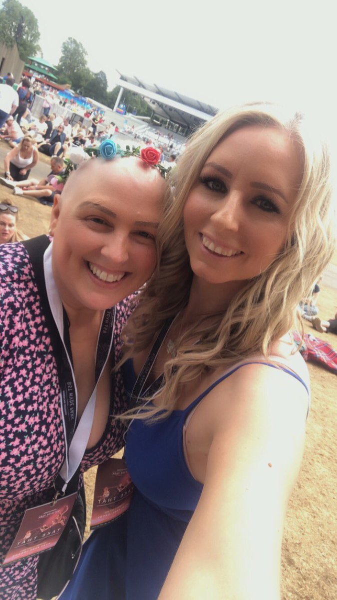 HazelWarne's tweet photo. @GaryBarlow please please follow the lovely @lauraryan79  she’s one bloody amazing Thatter!!! 💗😁 https://t.co/4hGdMhgNLz