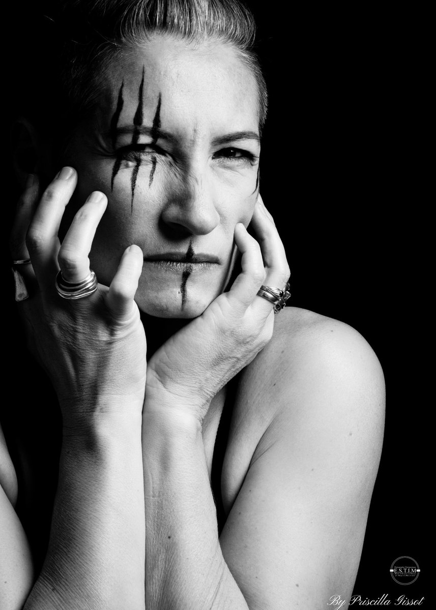 Les archétypes : la Guerrière. Workshop Estim avec Priscilla Gissot et Clélia Guilbot au Centre Estim. Tellement moi ! Merci à vous. 

D’autres séances ici : celinepivoineyes.com/celine-pivoine…

#estimedesoi #femmephotographe #portrait #celinepivoine #labelestim #photographeestim #estim