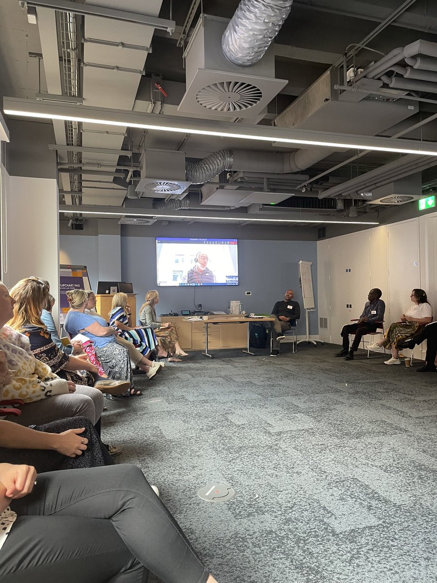 lauraem01's tweet photo. ‘Sat in a room full of @FNightingaleF scholars on the #NHS75 anniversary’
#proud
#LeadershipMatters
#kingsfund
#FNFScholar23 https://t.co/PcOvDVoxxY