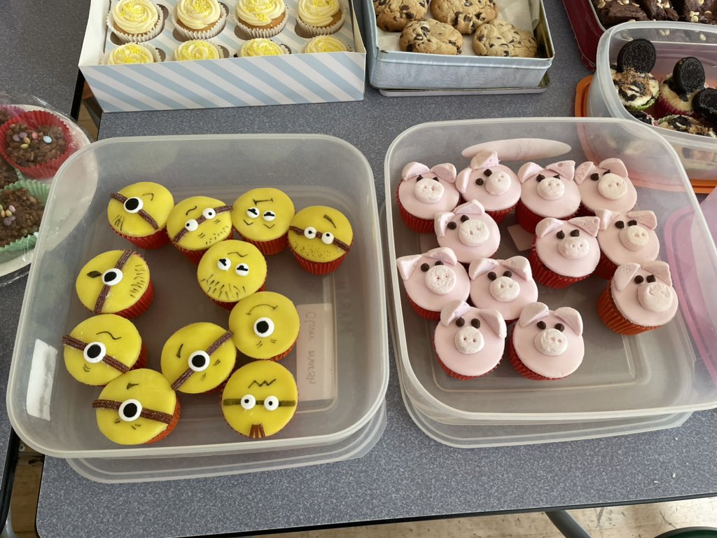 PaddocksPri's tweet photo. School council cake sale - wow! We have a lot of talented bakers in this school! Thank you! https://t.co/5w81Dg7rcA