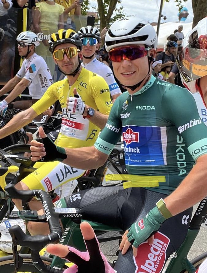 AtlantaRouleur's tweet photo. #JasperDisaster green jersey #STYLE โ
๐ฉ accent on the @Kalas_cc Goffrato bibs
๐ฉ Maillot Vert @GoZwift logo on the slippery @aerocyclinggear socks
๐ฉ @canyon_bikes Aeroad
๐ฉ Zwift hub decals
๐ฉ @WHOOP 4.0
๐ฉ @wahoofitness ELEMNT BOLT
#jasperphilipsen #TDF2023 #TDF https://t.co/MBjaQRZZeE