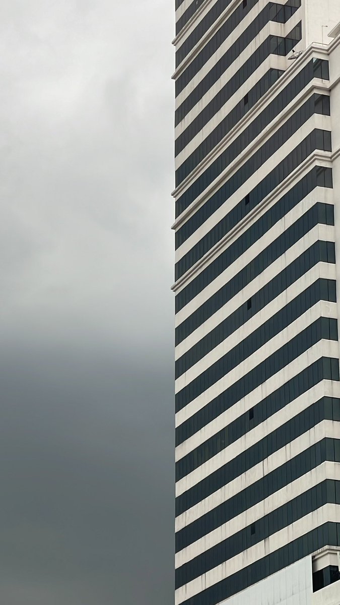 ฝนจะตกแล้ว รีบกลับบ้านกันน้า