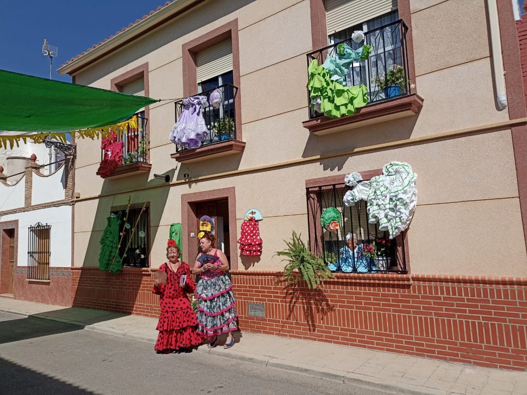 EcodeBobadilla's tweet photo. Redacción El Eco de Bobadilla 5/7/2023
Con entusiasmo y dedicación, estos participantes han embellecido sus hogares con decoraciones espectaculares, llenando las calles de alegría y espíritu festivo.El concurso de fachadas se ha convertido en una

https://t.co/hx8wLB3WOJ https://t.co/ZNZl3VsuGp