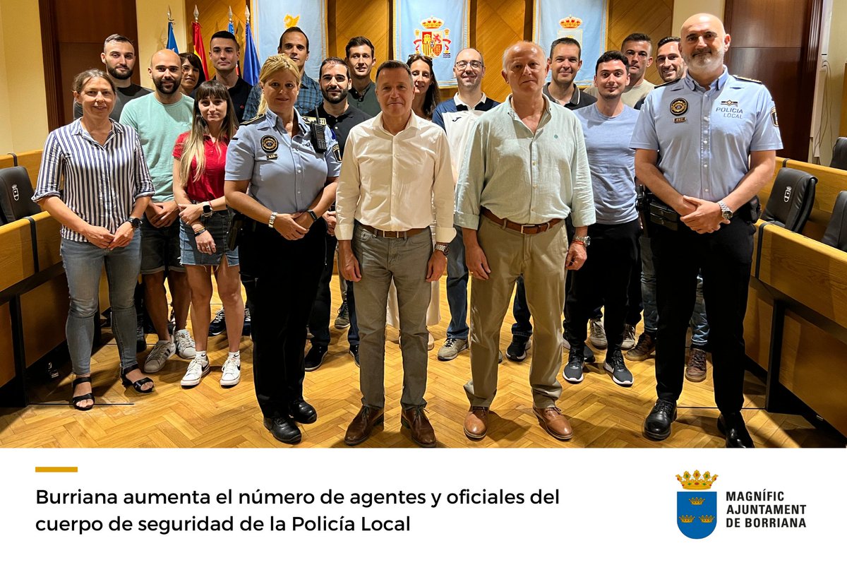 ajuntburriana's tweet photo. ➡️ Burriana aumenta el número de agentes y oficiales del cuerpo de seguridad de la Policía Local. 👮👮‍♀️

Quince nuevos agentes de la Policía Local toman posesión en el Ayuntamiento de Burriana sumando un total de 74 efectivos. ✅

ℹ️ Más información: https://t.co/6woTAHqoNp https://t.co/TIVuGDCa20